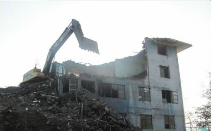 Demolición Block Villa Brasil